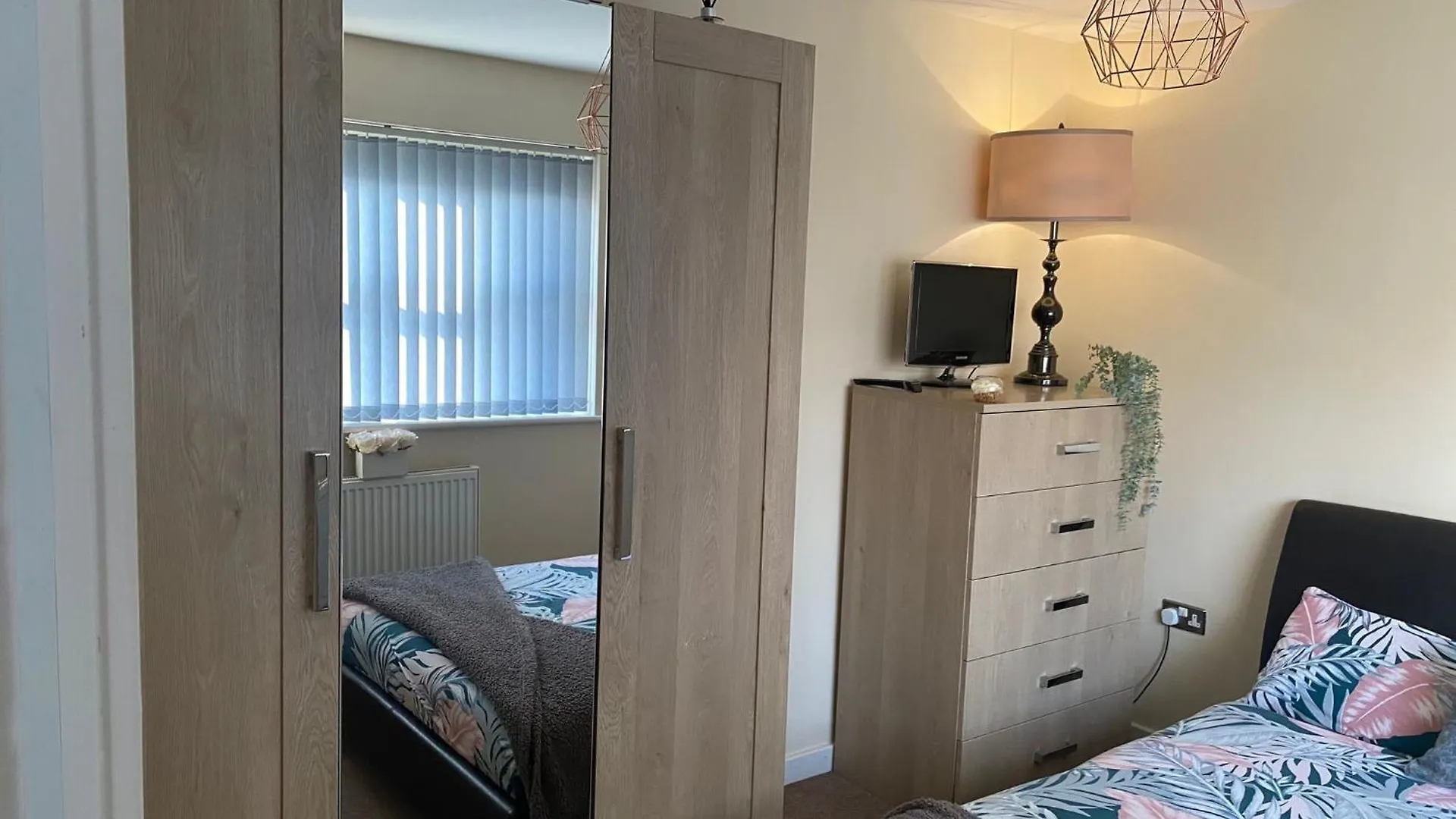 Threestorey Townhouse - Free Parking Normanton  0*, Normanton (West Yorkshire) United Kingdom